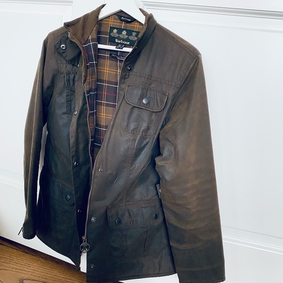 Barbour Classic Beadnell Waxed Jacket - Picture 2 of 7